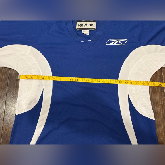 Reebok Adult Toronto Maple Leafs Practice Jersey - Picture 6 of 7